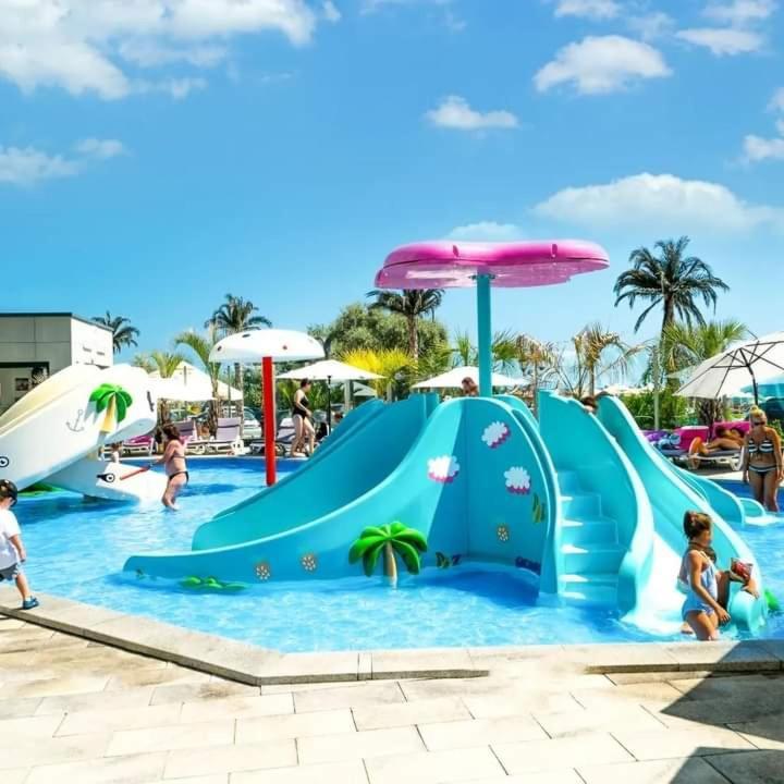 Alezzi Beach Resort Gorgeous Family Aparment Cu Piscina Năvodari Eksteriør bilde